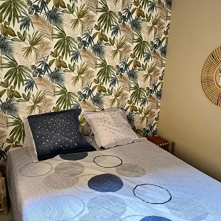 Center Yellow Apartman *